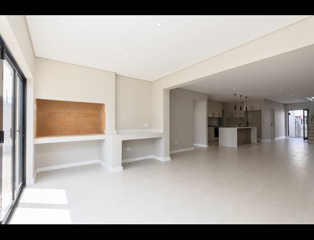 4 BEDROOM FREEHOLD FOR SALE IN SANDOWN